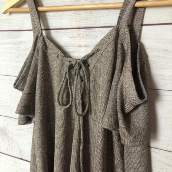 Haute Monde Cold Shoulder Lace Up Top M - Picture 4 of 5